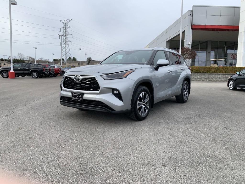 used 2024 Toyota Highlander car, priced at $45,900