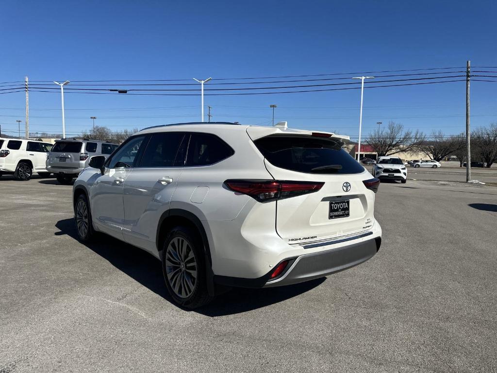 used 2020 Toyota Highlander car, priced at $37,900