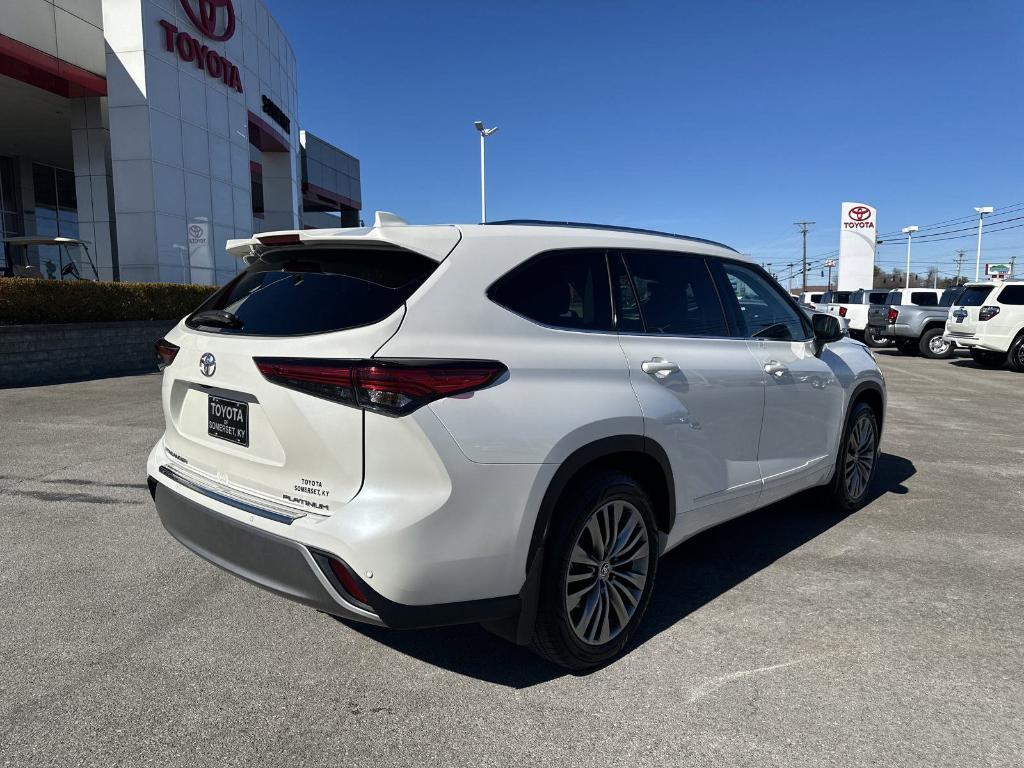 used 2020 Toyota Highlander car, priced at $37,900