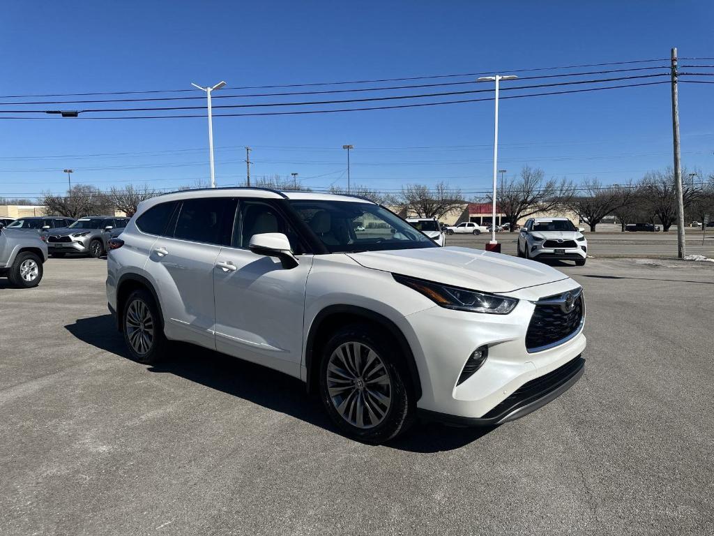 used 2020 Toyota Highlander car, priced at $37,900