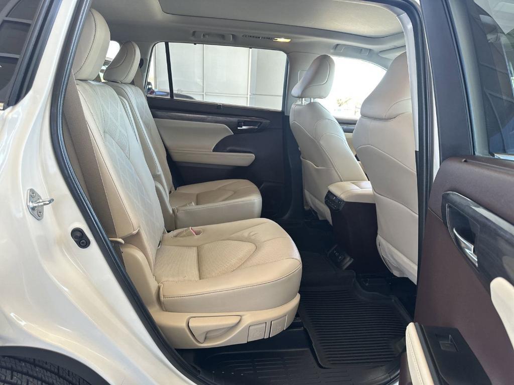 used 2020 Toyota Highlander car, priced at $37,900