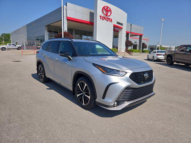 used 2022 Toyota Highlander car, priced at $43,900
