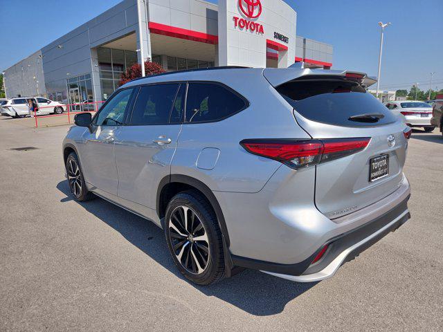 used 2022 Toyota Highlander car, priced at $43,900