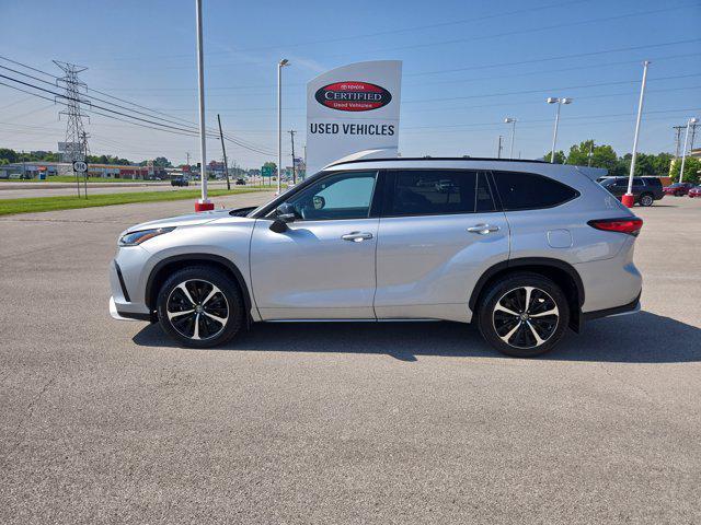 used 2022 Toyota Highlander car, priced at $43,900