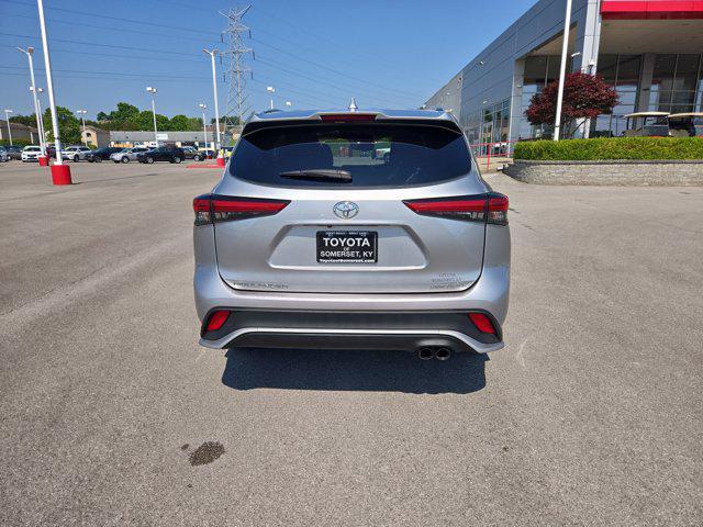 used 2022 Toyota Highlander car, priced at $43,900