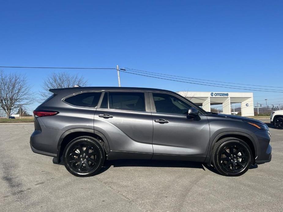 used 2023 Toyota Highlander car, priced at $35,900