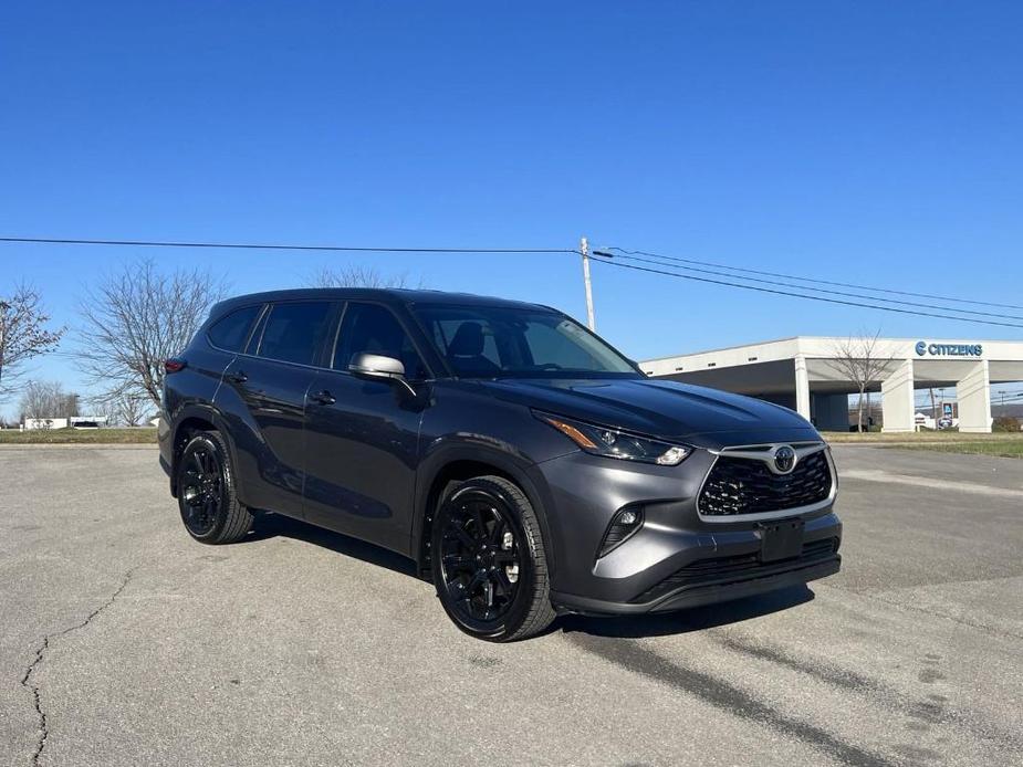 used 2023 Toyota Highlander car, priced at $35,900