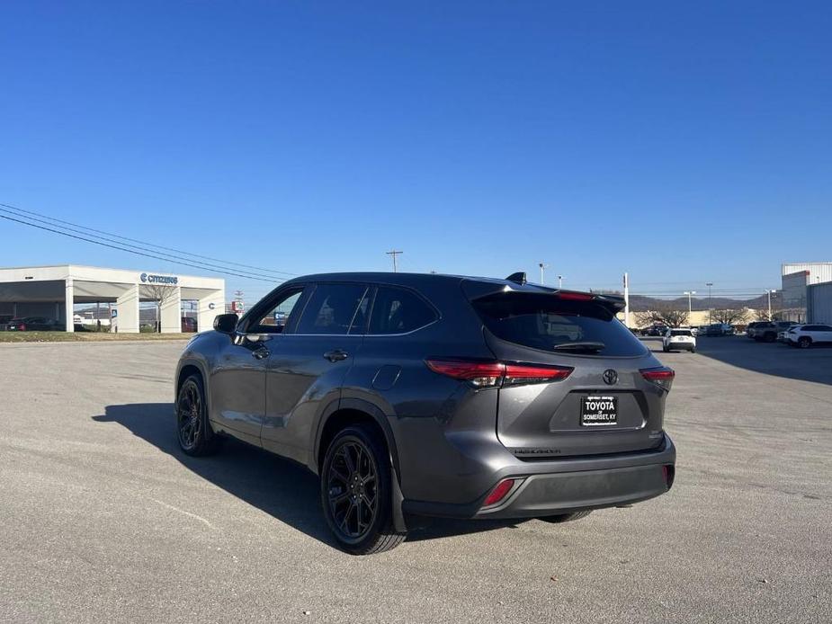 used 2023 Toyota Highlander car, priced at $35,900