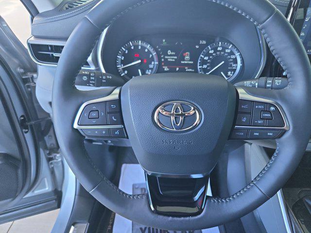 used 2020 Toyota Highlander car, priced at $36,900