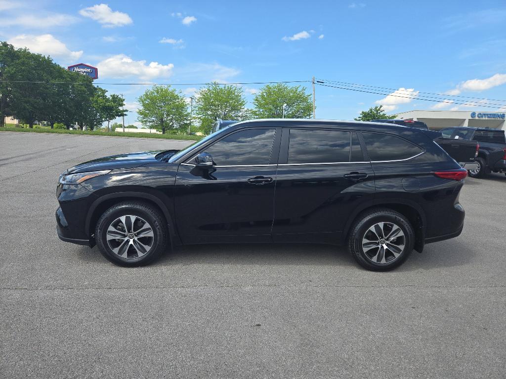 used 2024 Toyota Highlander car, priced at $46,900