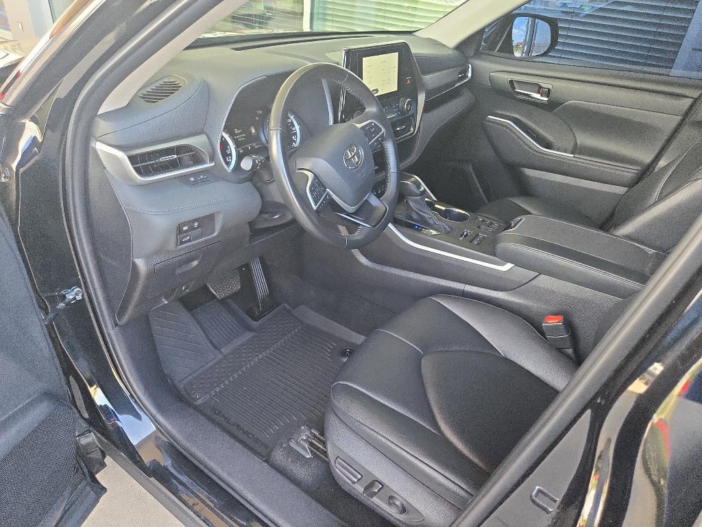 used 2024 Toyota Highlander car, priced at $46,900