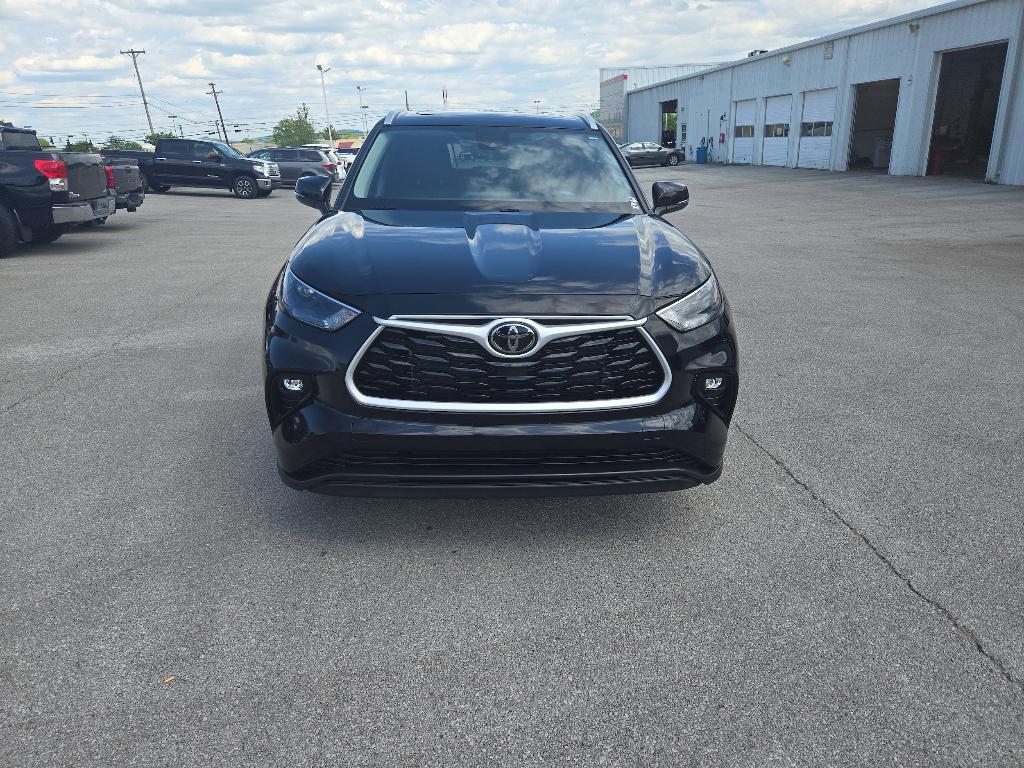used 2024 Toyota Highlander car, priced at $46,900