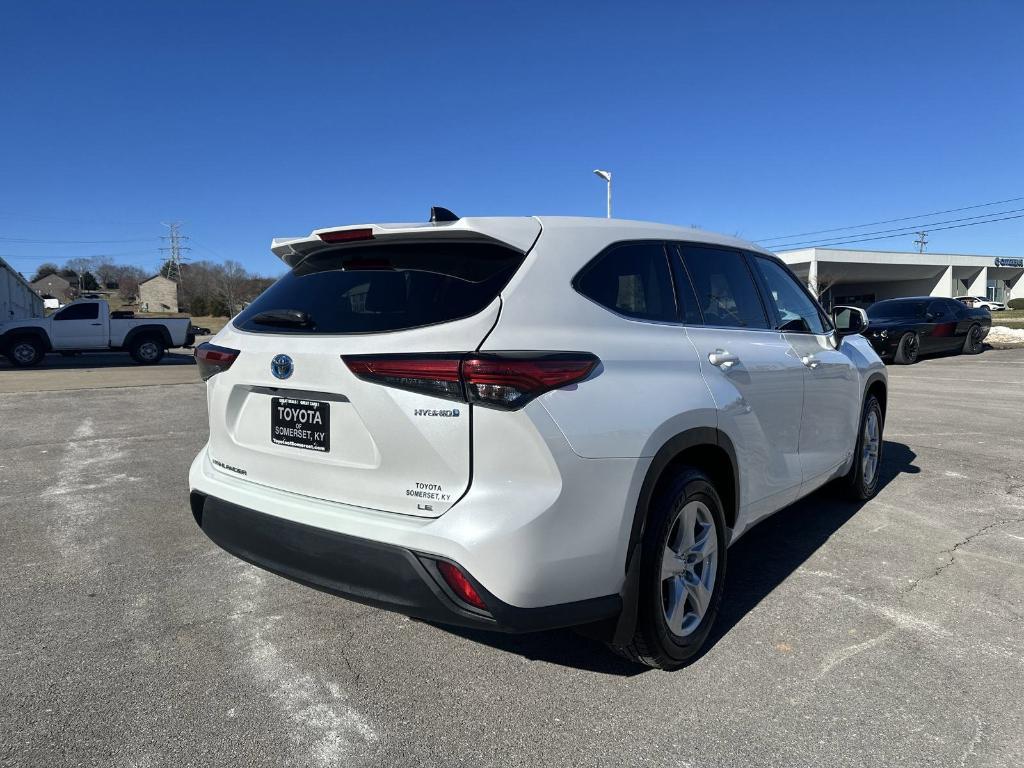 used 2022 Toyota Highlander Hybrid car, priced at $35,900