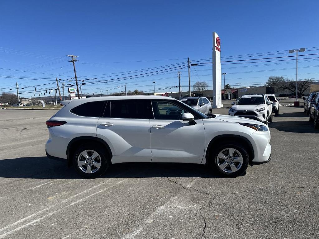 used 2022 Toyota Highlander Hybrid car, priced at $35,900