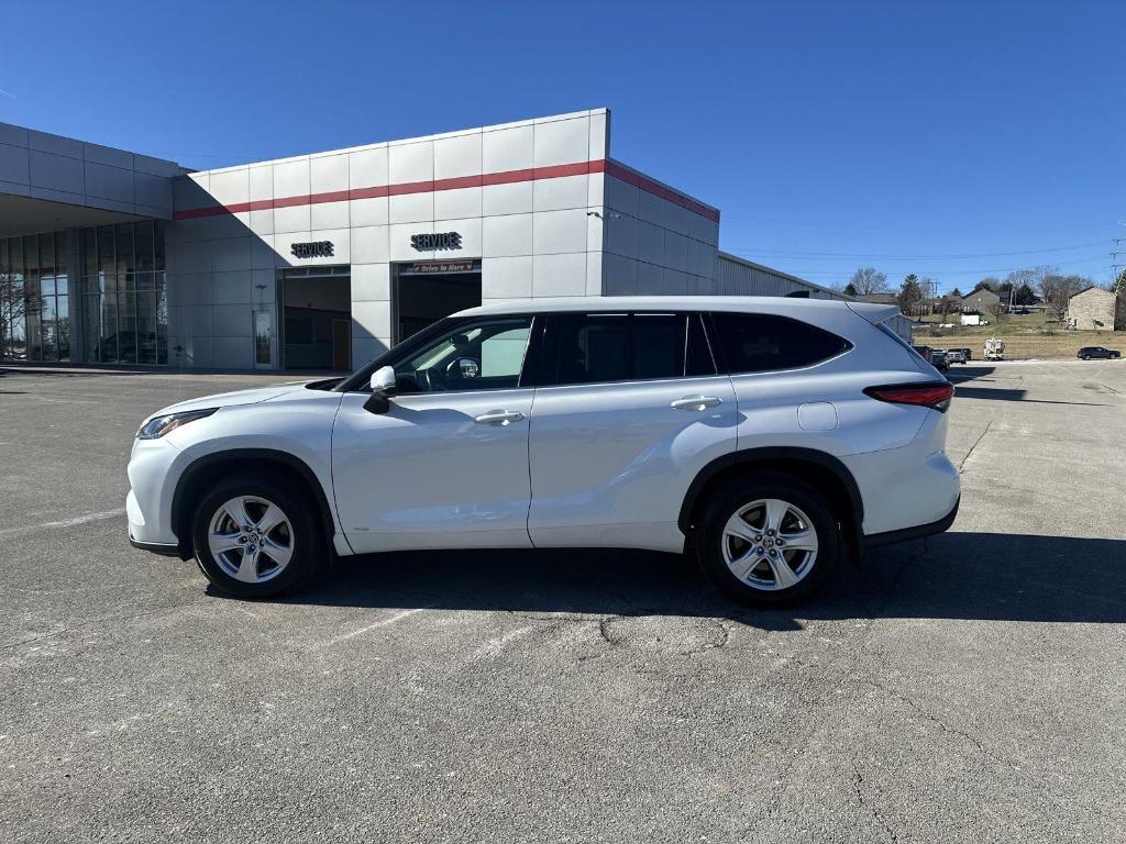 used 2022 Toyota Highlander Hybrid car, priced at $35,900