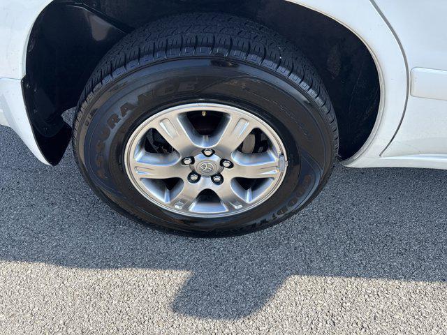 used 2007 Toyota Highlander car, priced at $10,900