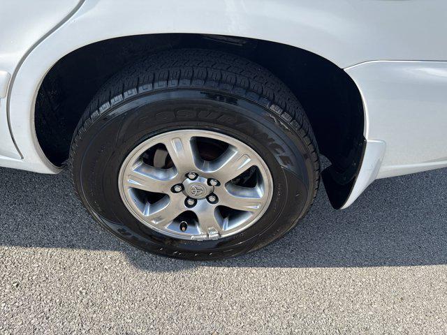 used 2007 Toyota Highlander car, priced at $10,900
