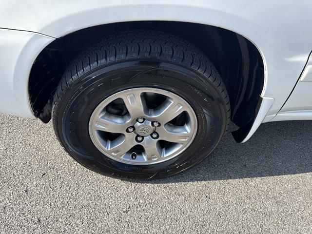 used 2007 Toyota Highlander car, priced at $10,900