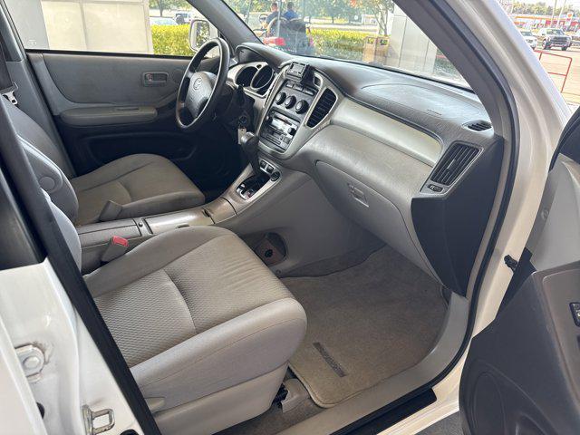 used 2007 Toyota Highlander car, priced at $10,900