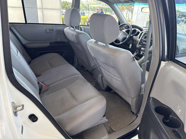 used 2007 Toyota Highlander car, priced at $10,900