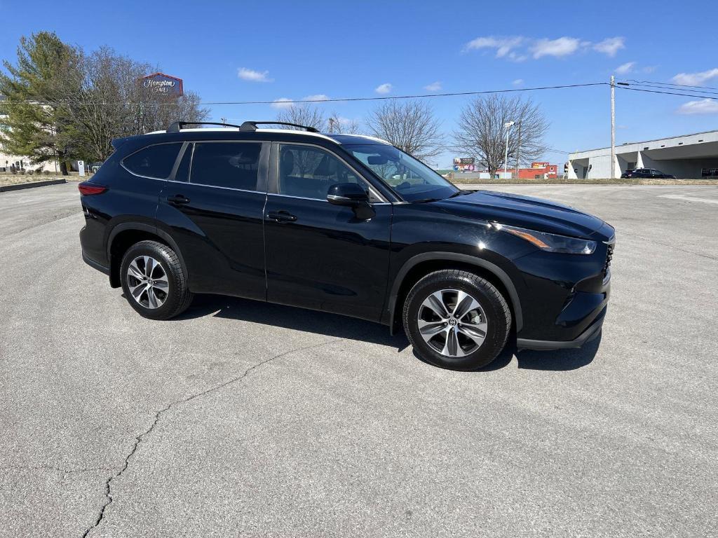 used 2023 Toyota Highlander car, priced at $40,900