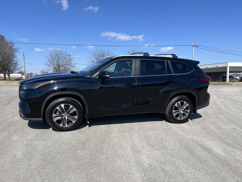 used 2023 Toyota Highlander car, priced at $40,900