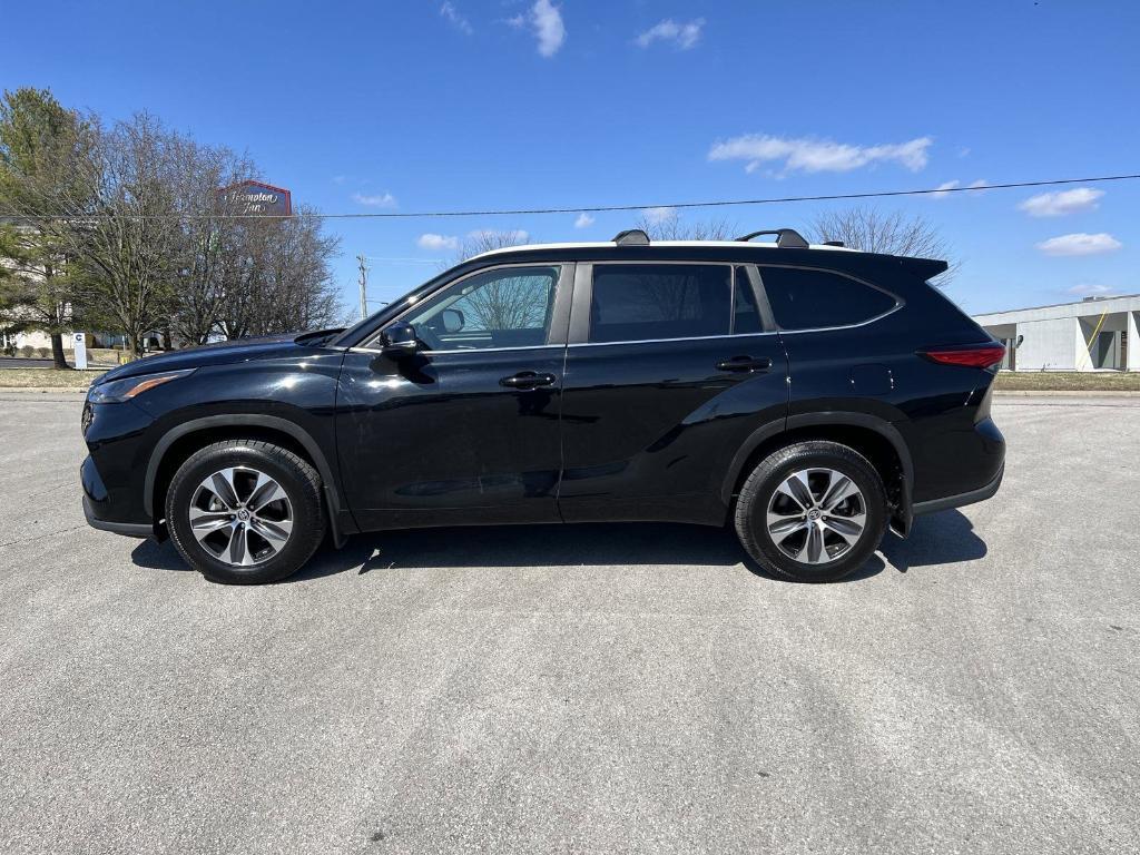 used 2023 Toyota Highlander car, priced at $40,900