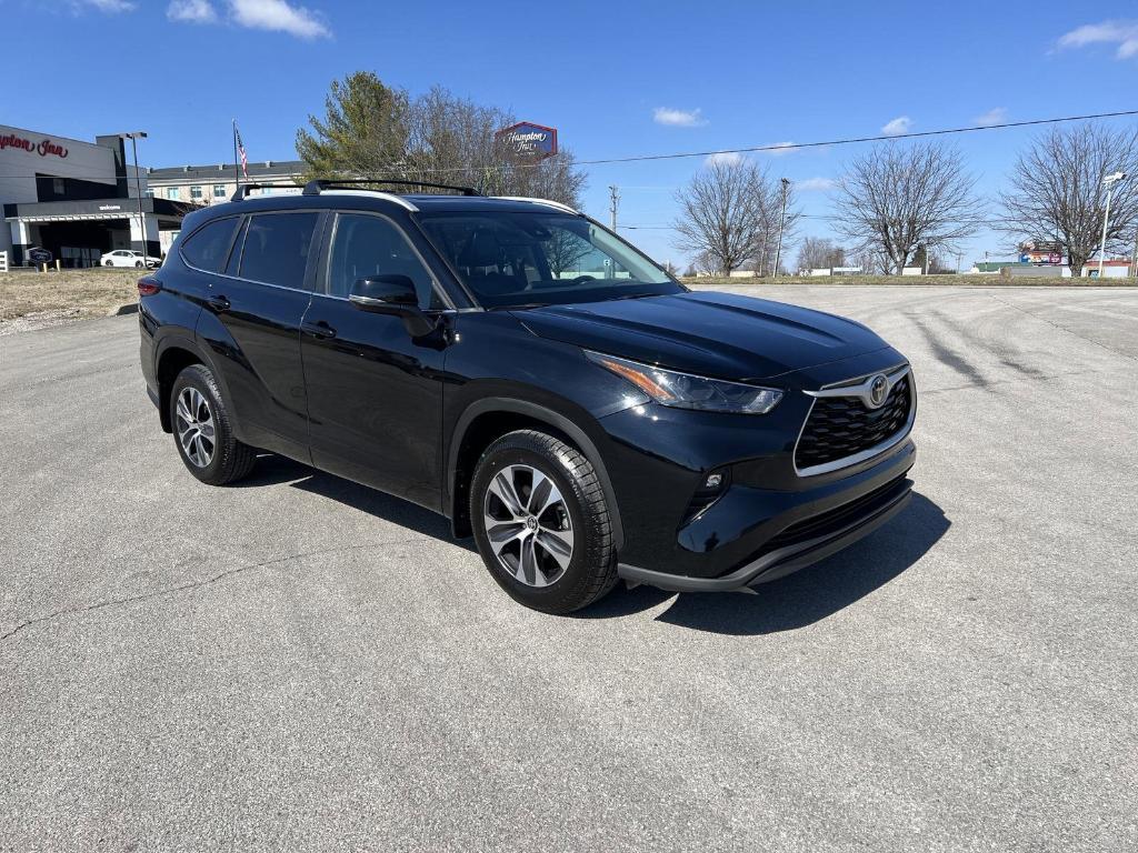 used 2023 Toyota Highlander car, priced at $40,900