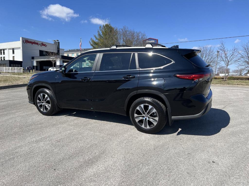 used 2023 Toyota Highlander car, priced at $40,900