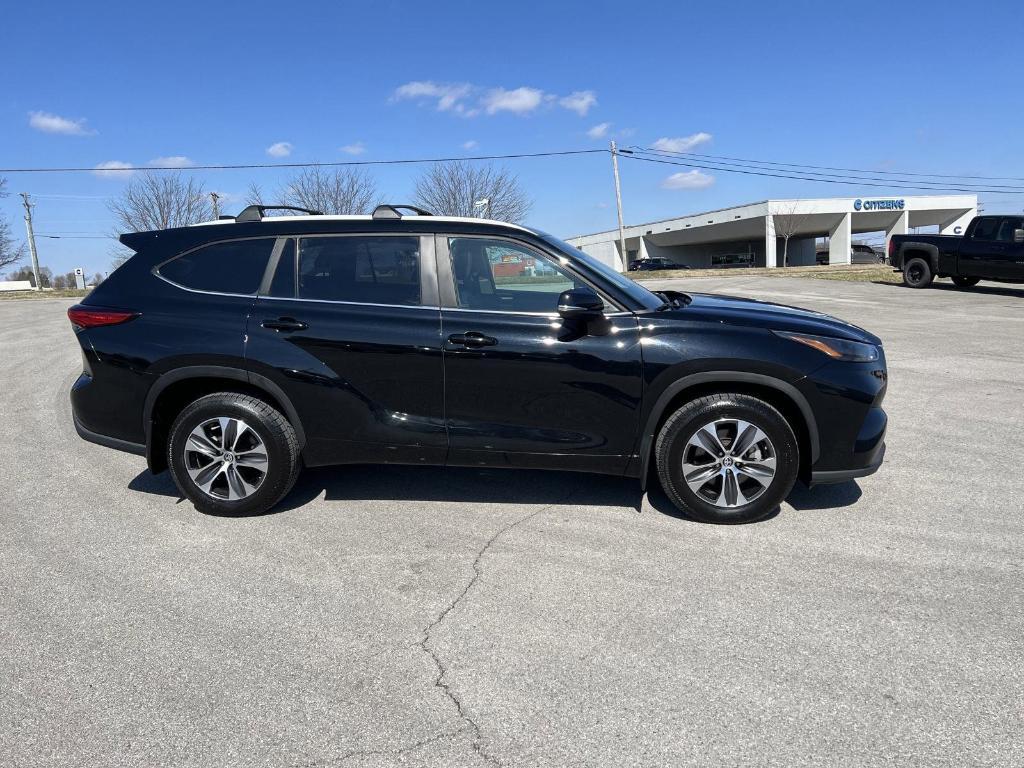 used 2023 Toyota Highlander car, priced at $40,900