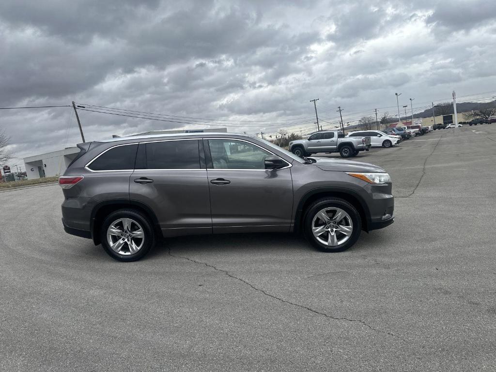 used 2016 Toyota Highlander car, priced at $19,900