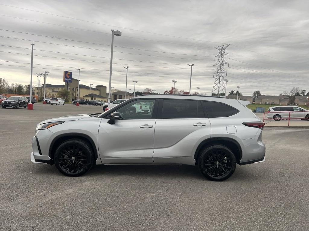 used 2024 Toyota Highlander car, priced at $46,900