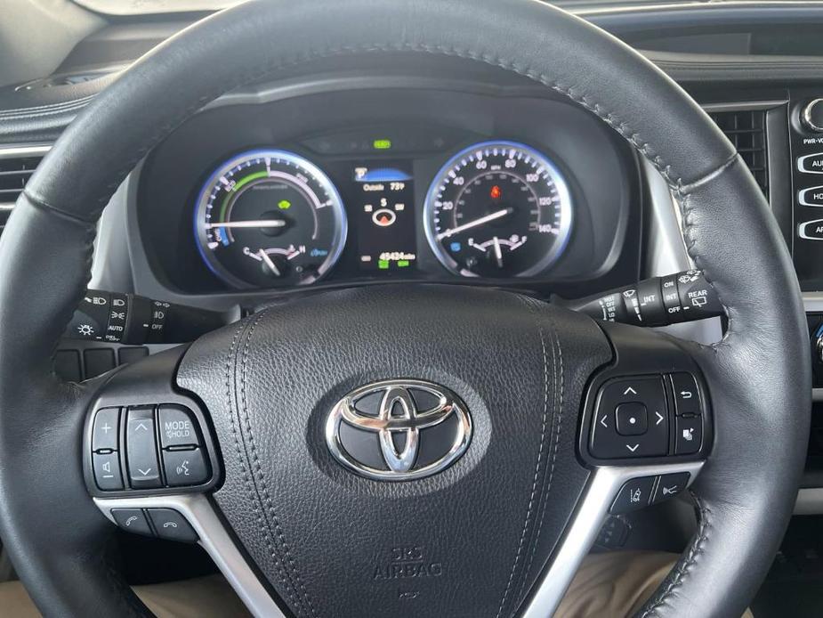 used 2019 Toyota Highlander Hybrid car, priced at $35,900