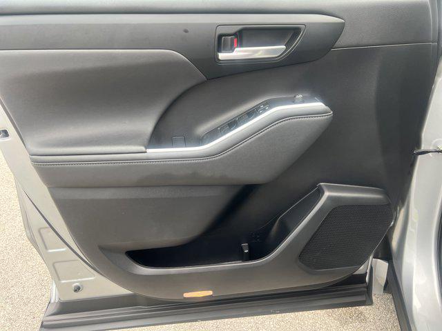 used 2023 Toyota Highlander car, priced at $42,900