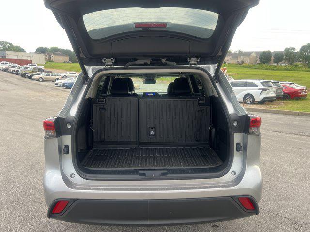 used 2023 Toyota Highlander car, priced at $42,900