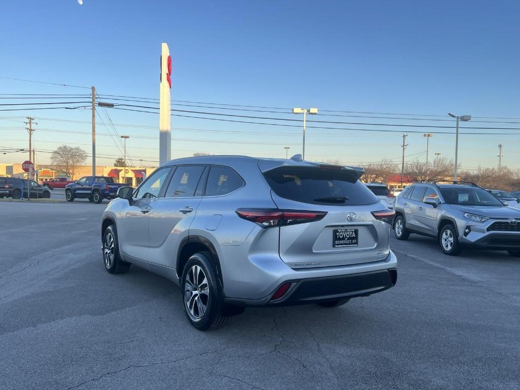 used 2024 Toyota Highlander car, priced at $45,900