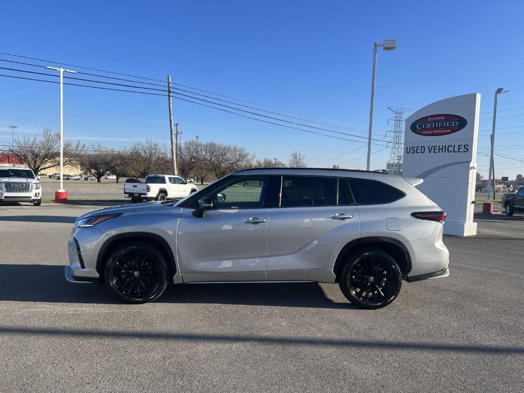 used 2024 Toyota Highlander car, priced at $45,800