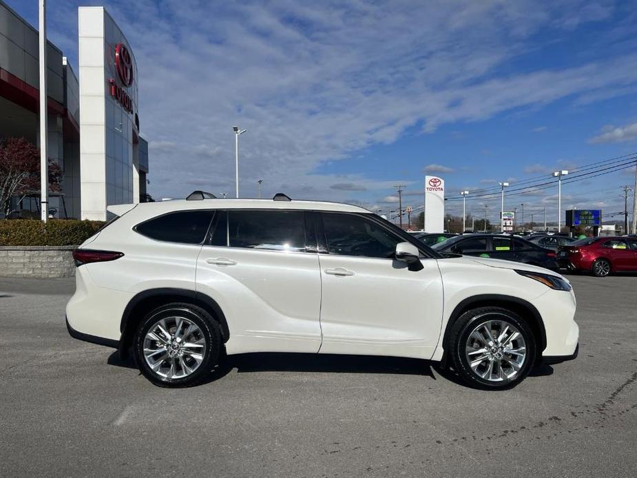 used 2021 Toyota Highlander car, priced at $38,900