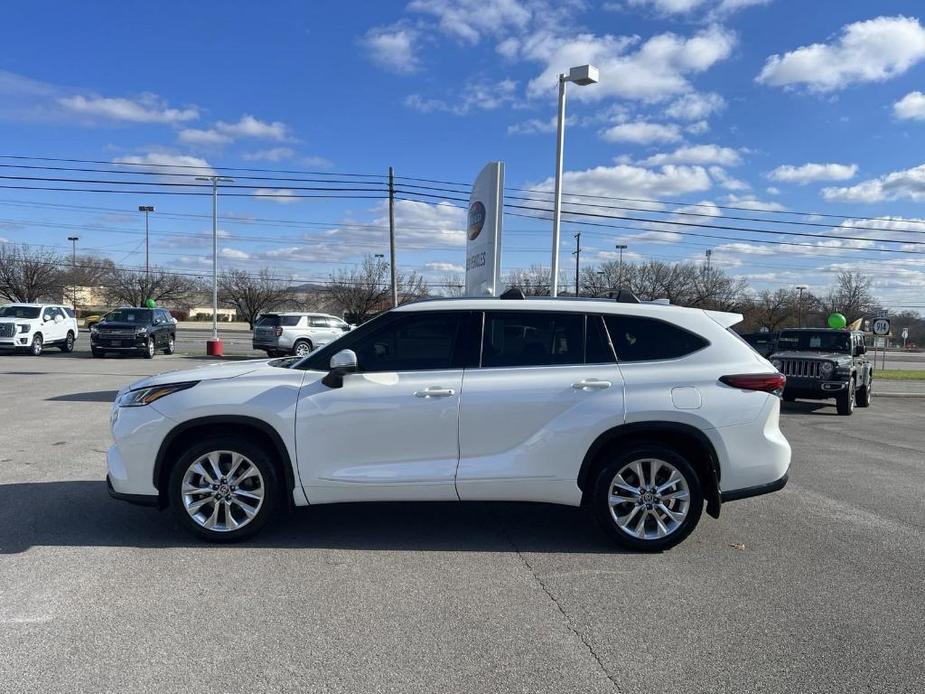 used 2021 Toyota Highlander car, priced at $38,900