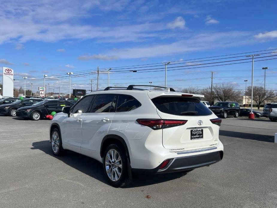 used 2021 Toyota Highlander car, priced at $38,900