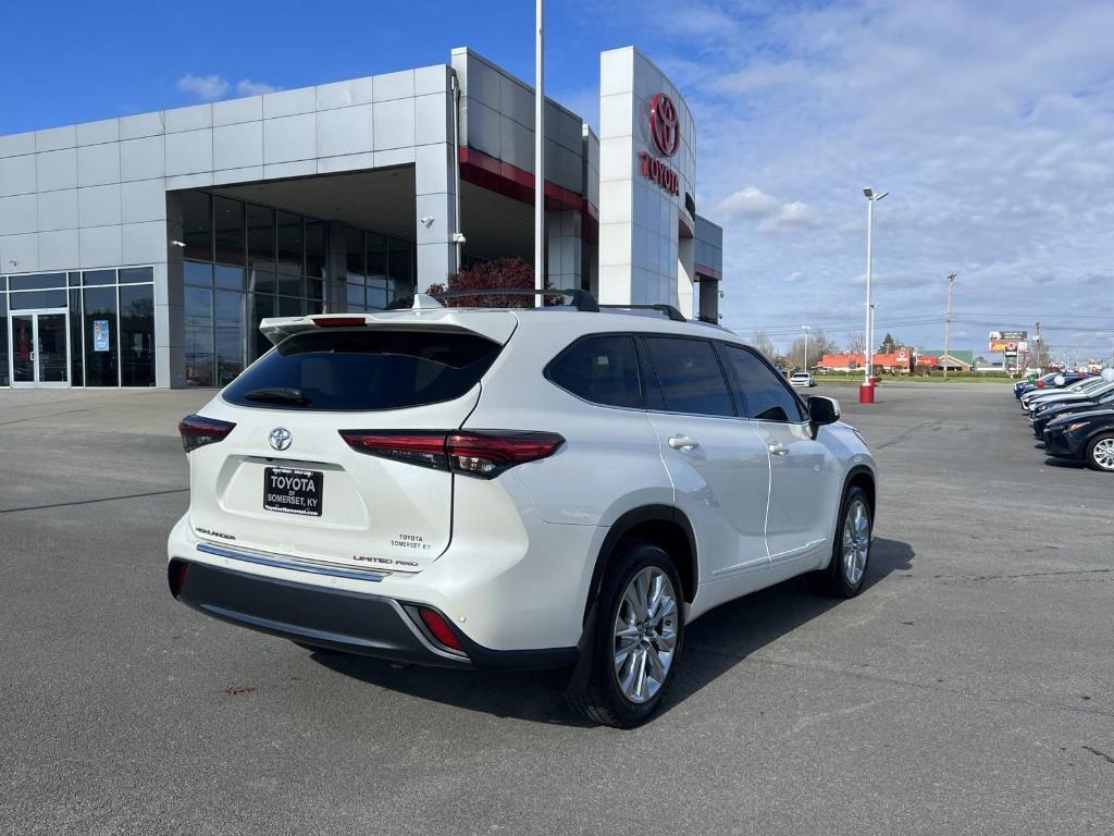 used 2021 Toyota Highlander car, priced at $38,900