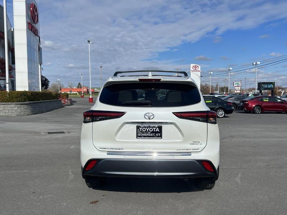 used 2021 Toyota Highlander car, priced at $38,900