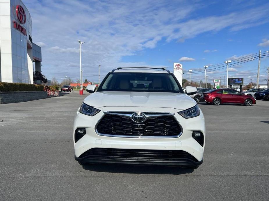 used 2021 Toyota Highlander car, priced at $38,900