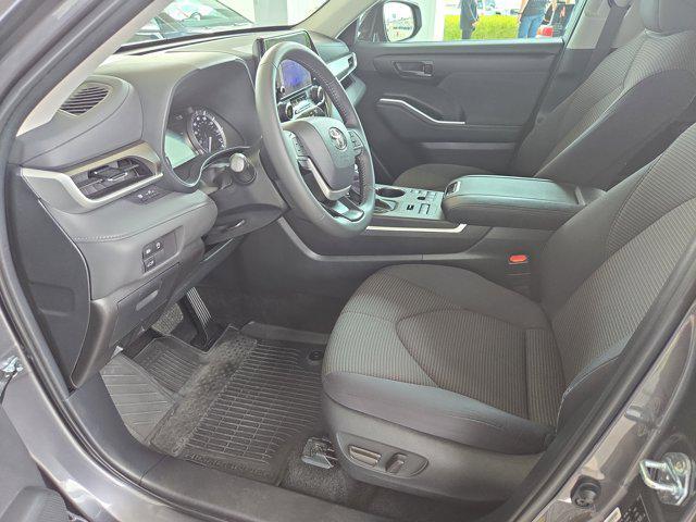 used 2024 Toyota Highlander car, priced at $42,900