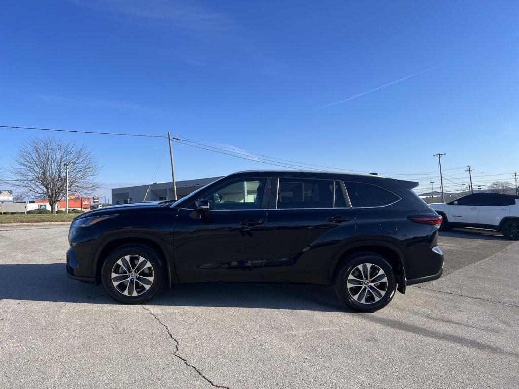 used 2024 Toyota Highlander car, priced at $45,900