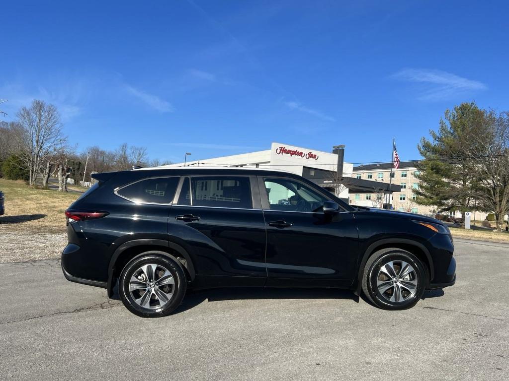 used 2024 Toyota Highlander car, priced at $45,900