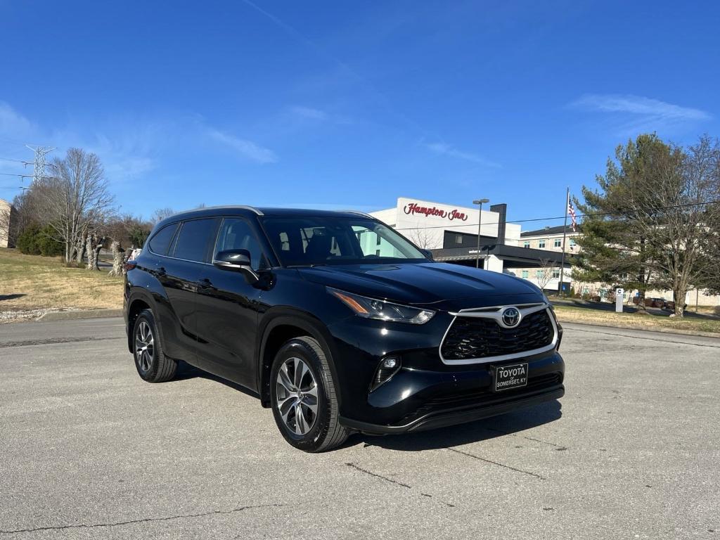 used 2024 Toyota Highlander car, priced at $45,900