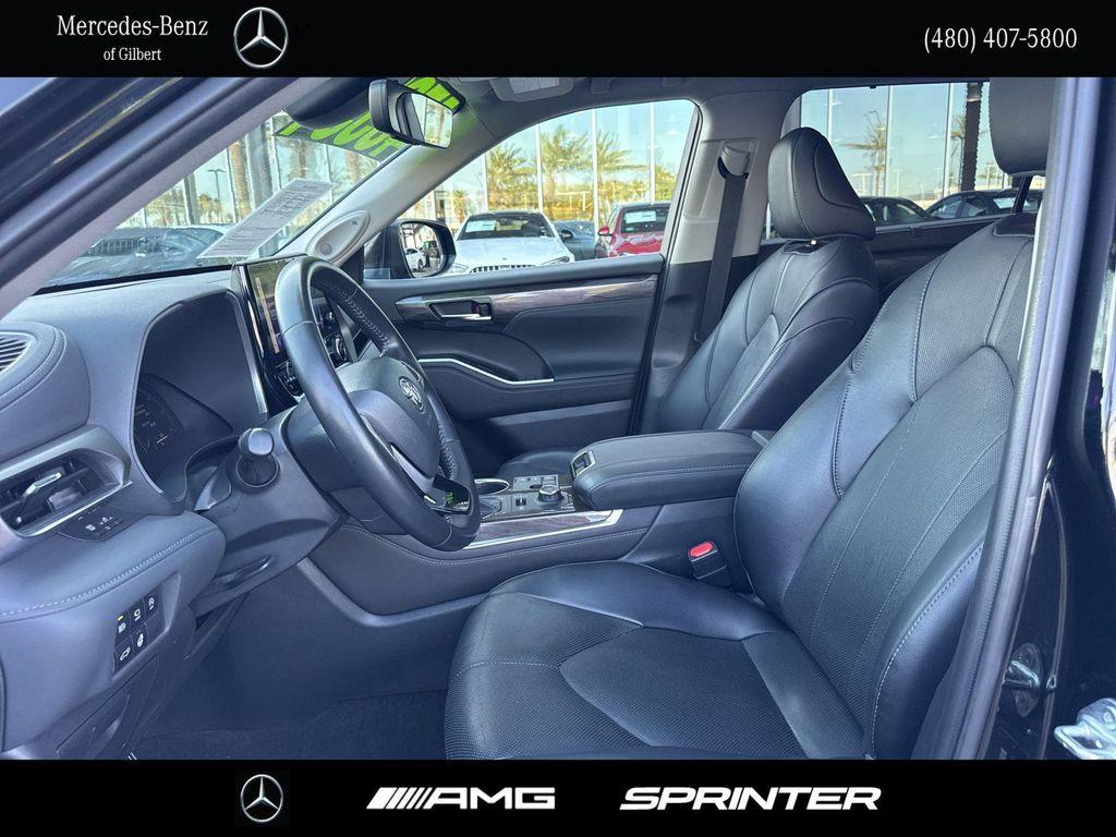 used 2023 Toyota Highlander car, priced at $39,987