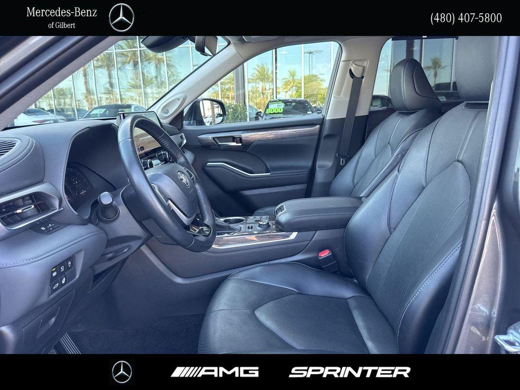 used 2023 Toyota Highlander car, priced at $39,987