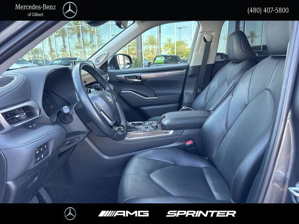 used 2023 Toyota Highlander car, priced at $39,987